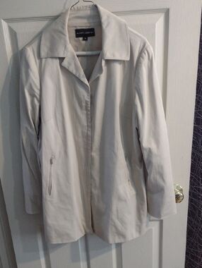 Women's Lightweight Cream Jacket And Pants